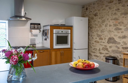 Saint-Etienne-du-Bois Casa | Villa 'Gîte Avec Jacuzzi Charme Et Confort' con terraza privada, jardín privado y Wi-Fi