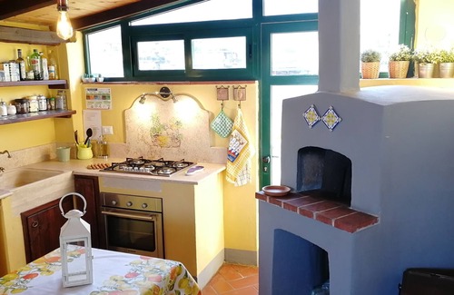 Formia Apartamento | Villa Giulia: Attico con Terrazzo in Villa Signorile a due Passi dal Mare.,