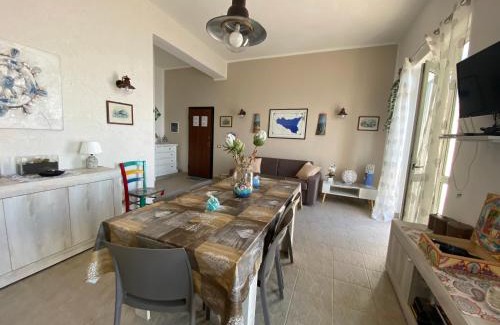 Casteldaccia Villa | Villa GLORIA intero alloggio sulla spiaggia 8 posti letto 15 minuti da Palermo e 35 da Cefalu