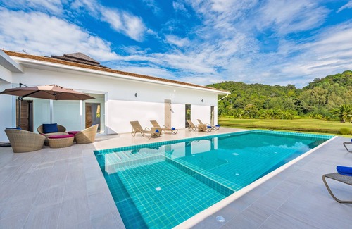 Klong Son Villa | Villa Gold Shore frente a la playa con piscina privada, A / C, WiFi, gimnasio cerca del restaurante