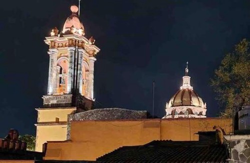 Zona Centro Apartamento | Villa Golondrinas, in Main Downtown, with A/C and Free Parking!