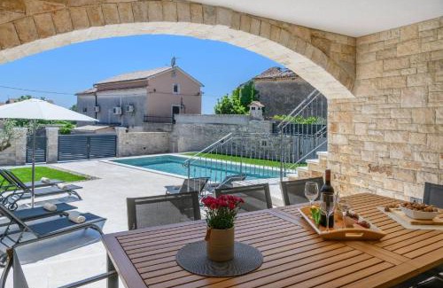 Jursici Casa | Villa Grande, Klimatisiert Und Mit Pool In Jursici