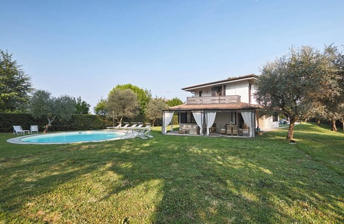 Manerba del Garda Villa | Villa "Grazia" con Wi-Fi, jardín, terraza, piscina, gimnasio y sauna