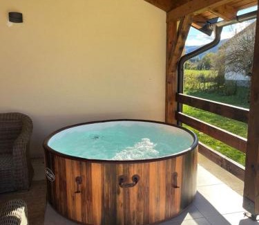 Plaski Casa | Villa Green house - shared pool & BBQ