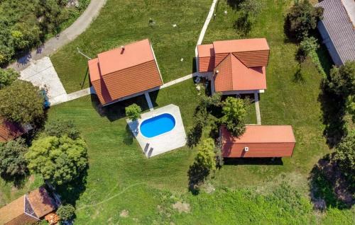 Plaski Casa | Villa Green house - shared pool & BBQ