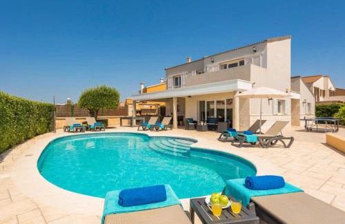 Cales Piques Villa | Villa Gris by Villa Plus