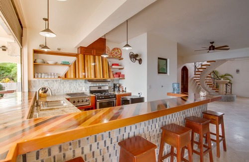 Placentia Casa | Villa Groovy Gecko, Awesome 5 bedroom ocean beach front villa with private chef