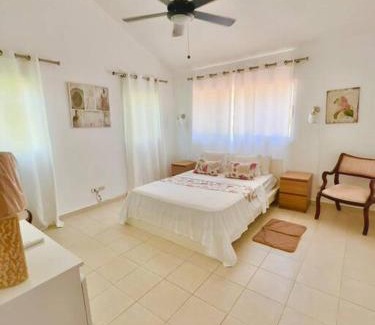 Guayacanes Villa | Villa Grupal en Metro Country Club.
