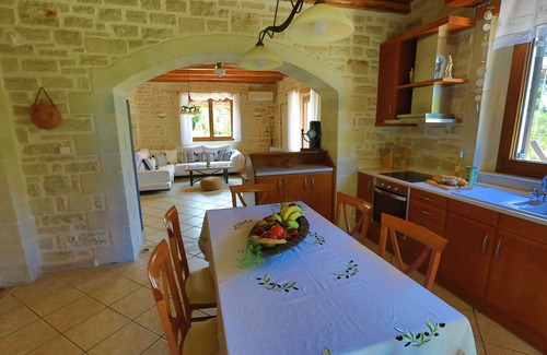 Atsipópoulon Villa | Villa Harmony, vista fantástica, piscina de 12 m, acogedora de piedra natural