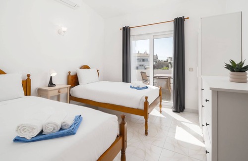 Guia Villa | Villa Harpista in Guia by Ideal Homes