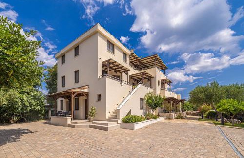 Linardici Apartamento | Villa Haya with heated pool