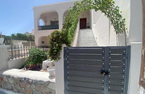 Vothon Casa | Villa Helena Santorini- Private Plunge Pool & BBQ