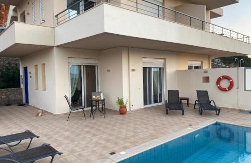 Vathi Casa | Villa Hibiscus, piscine privée avec une vue splendide