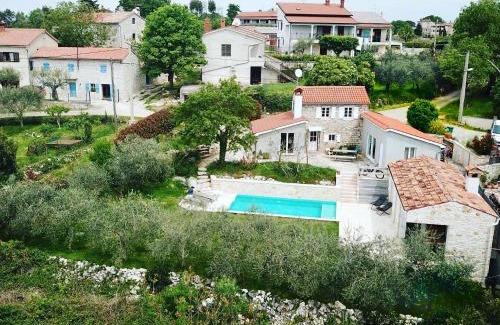 Vizinada Villa | Villa Hideaway with heated pool, sauna & bikes