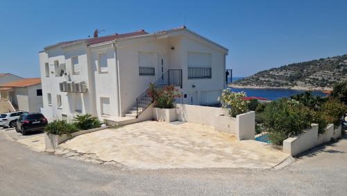 Razanj Villa | Villa Hrvatska