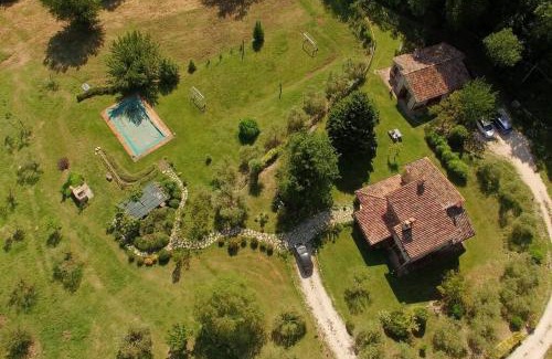 Monte Castello di Vibio Casa | Villa I Camini - Outbuilding, dependance - Swimming pool - Garden - BBQ and fireplaces - Soccer field