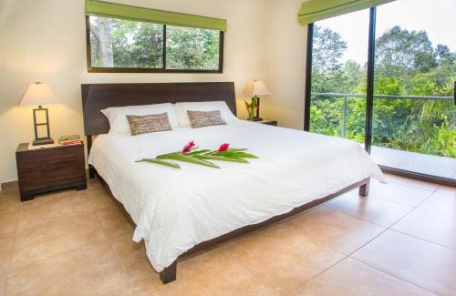 Parrita Casa | Villa Iguana - Great place & privacy with Jacuzzi & WiFi