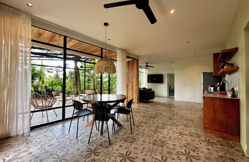 Los Ángeles Casa | Villa Iguana para Descansar Bajo los Árboles