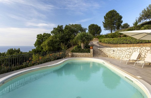 Cefalu Villa | Villa Il Basto es una hermosa villa recientemente renovada frente al mar con suaves terrazas para relajarse