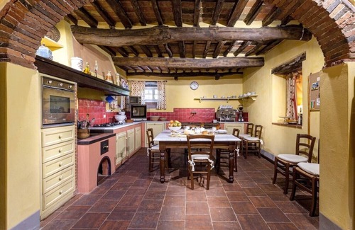 Vorno Villa | Villa Il Colosso - Country style villa with private pool