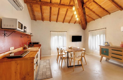 Valeggio sul Mincio Villa | Villa 'Il Bozzolo Boutique Apt Magnolia'donde la Relajación se une al Diseño