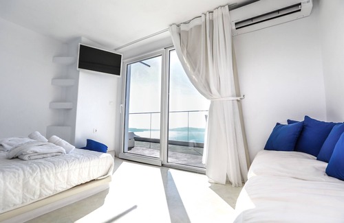 Firostefani Hotel | Villa Ilias Caldera Hotel