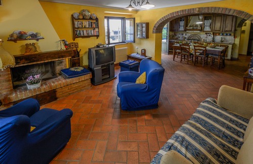 Ferretto Villa | Villa en una zona montañosa rodeada de vegetación con piscina y vistas impresionantes.