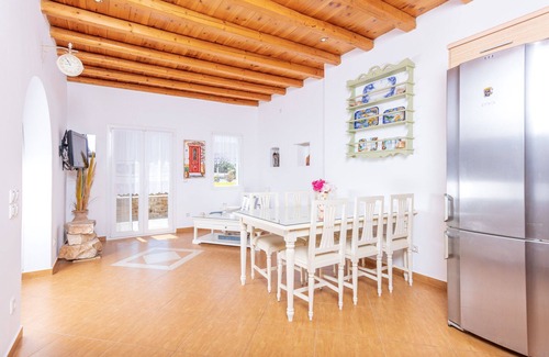 Antiparos Casa | Villa en una zona tranquila con vistas al puerto pesquero, a pocos metros de la playa de arena.