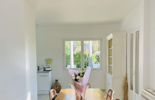 Plaine de la Brague Villa | Magnífica villa reformada en una zona tranquila cerca del centro de la ciudad a 150 m del mar y las playas.