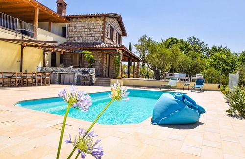 San Venanzo Casa | Villa in a very quiet area with garden, pool and panoramic terrace with hot tub!