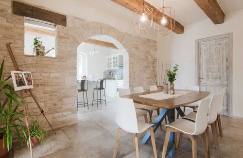 Acqualagna Villa | Elegante villa con jardín