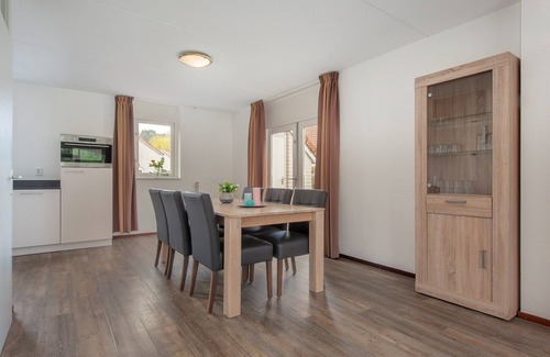 Arcen Villa | Villa en Arcen con baño y microondas combinado.