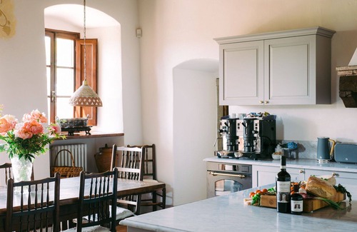 San Pietro in Bossolo Villa | Villa in Badia A Passignano with 6 bedrooms sleeps 14