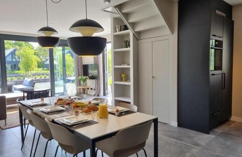 Balk Casa | Villa in Balk with Private Jetty on Slotermeer, cleaning included