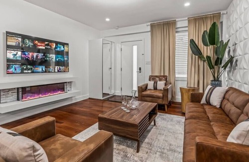 South Philadelphia Casa | Villa in Citta, LUX Rooftop, Arcade, Movie Theater