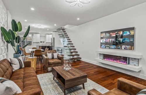 South Philadelphia Casa | Villa in Citta, LUX Rooftop, Arcade, Movie Theater
