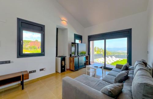 Mont Barbat Apartamento | Villa in Costa Brava with Private Pool
