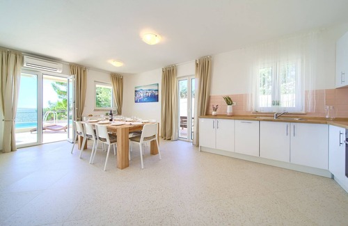 Martinscica Villa | Villa en Cres con vistas al mar y piscina