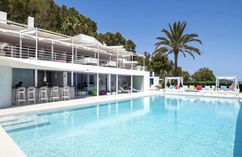Sant Josep de sa Talaia Casa | Villa in Es Cubells with Infinity Pool & Views