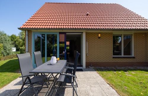 Andijk Casa | Villa in Friesland with Jetty and Garden