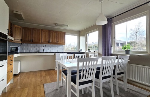 Henan Casa | Villa in Henån with jacuzzi, sauna & conservatory | SE09119