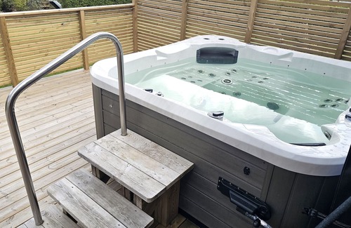 Henan Casa | Villa in Henån with jacuzzi, sauna & conservatory | SE09119
