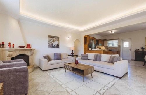 Neromilos Villa | Villa en Kypseli con piscina privada