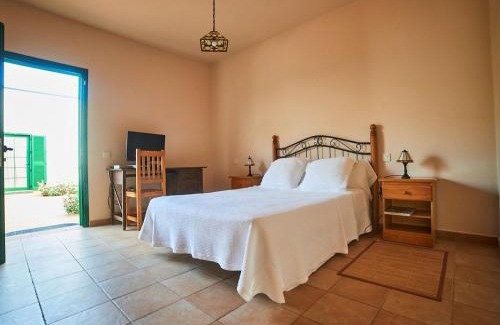 Villaverde Casa | Villa in La Oliva with Volcano View Pool