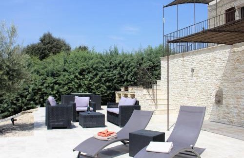 Apt Villa | Villa in Lubéron with Saltwater Pool