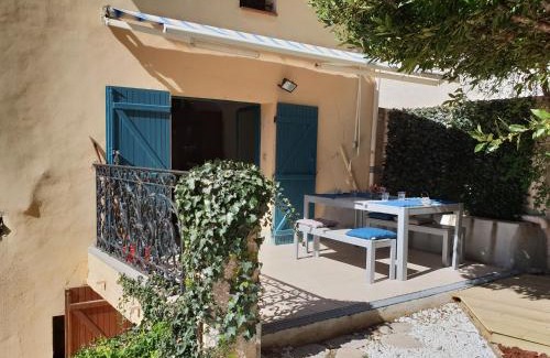 Meounes-les-Montrieux Casa | Villa in Méounes near Bandol Beach