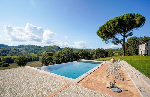 Castiglione in Teverina Villa | Villa en Orvieto con Piscina Infinita y Vistas