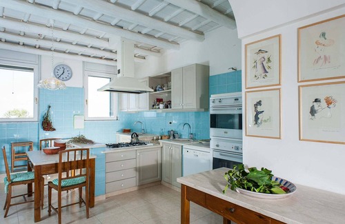Paceco Villa | Hermoso apartamento de tres habitaciones con un pequeño jardín