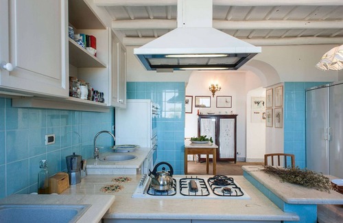 Paceco Villa | Hermoso apartamento de tres habitaciones con un pequeño jardín