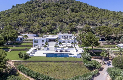 Cap Martinet Villa | Villa in Playa De Talamanca with 6 bedrooms sleeps 12
